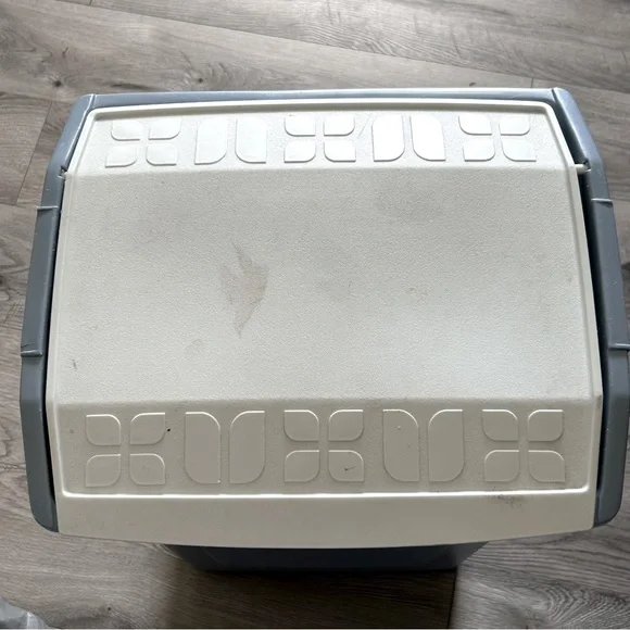 Rubbermaid Trash Can